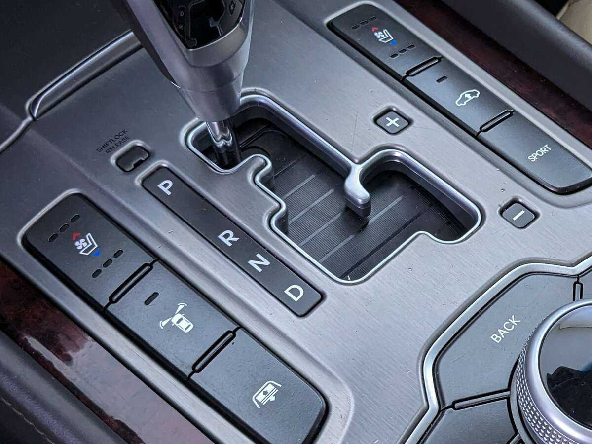 Hyundai Equus 2012 года с пробегом. Фото: #15
