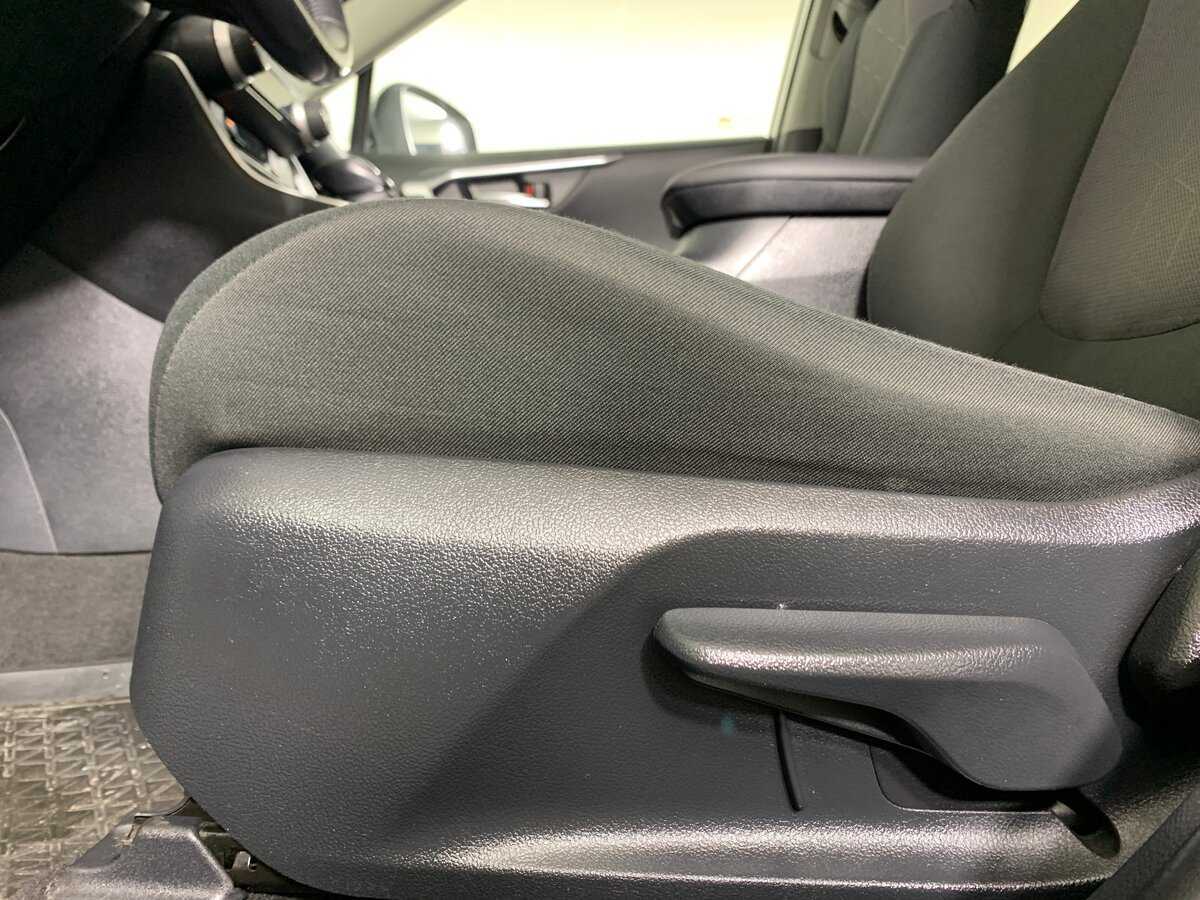 Toyota RAV4 2020 года с пробегом. Фото: #16