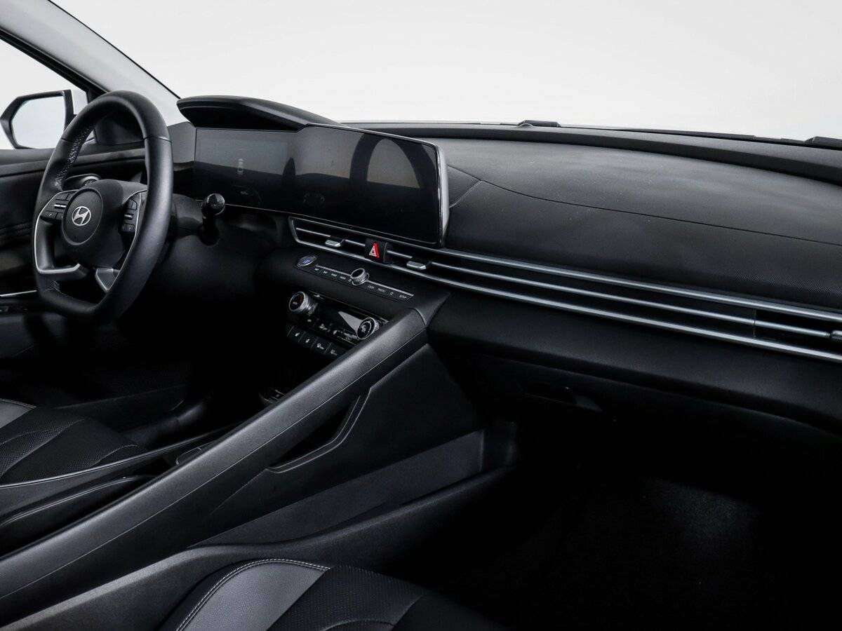 Hyundai Elantra 2024 года с пробегом. Фото: #6
