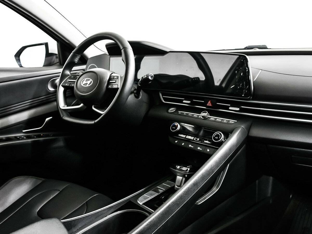 Hyundai Elantra 2023 года с пробегом. Фото: #8