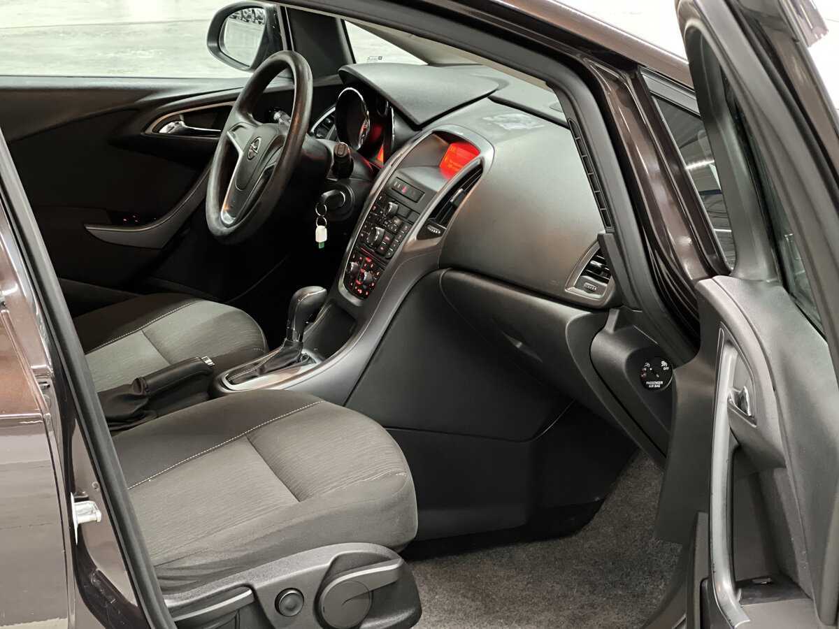 Opel Astra 2013 года с пробегом. Фото: #10