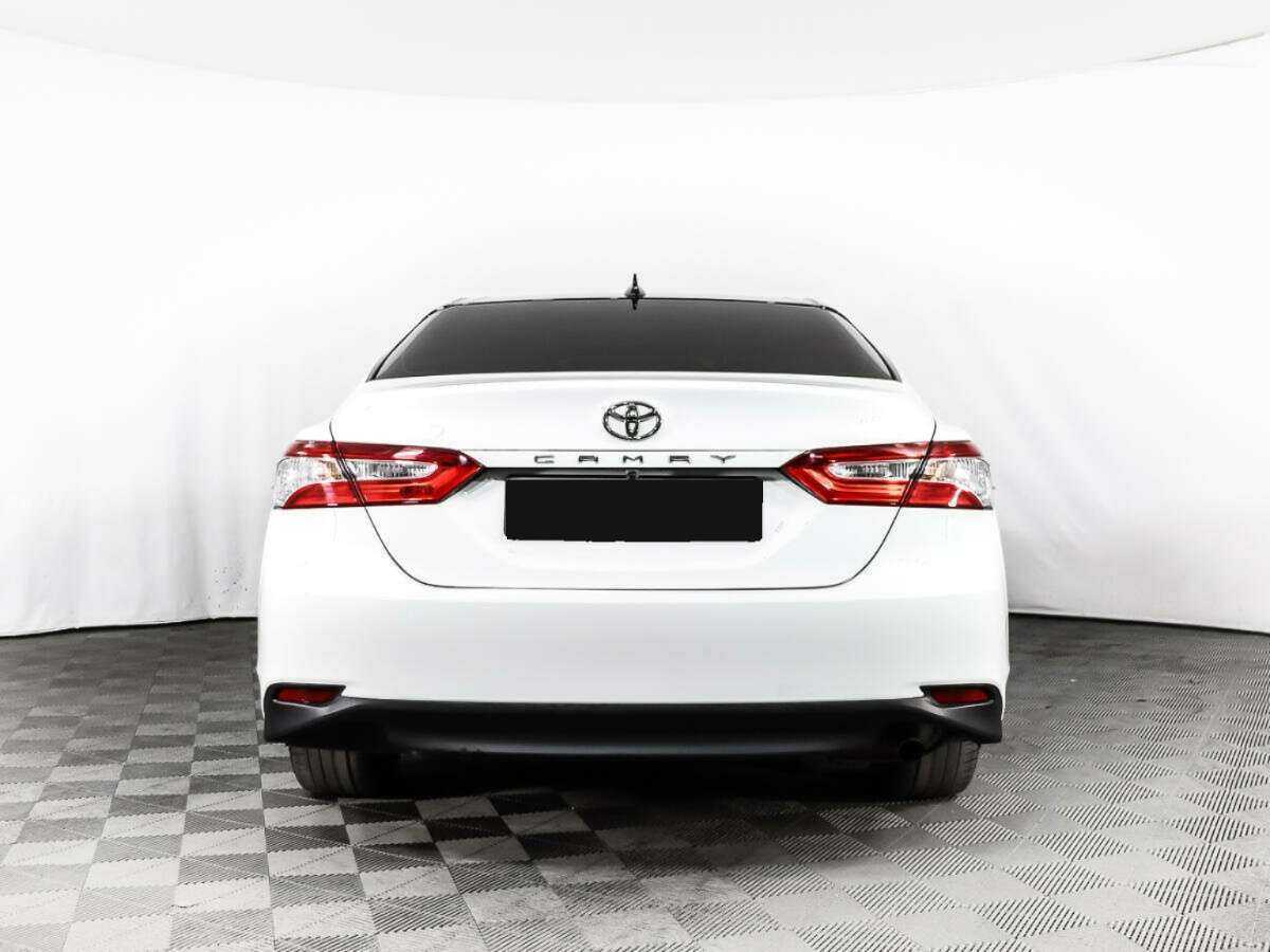Toyota Camry 2021 года с пробегом. Фото: #5