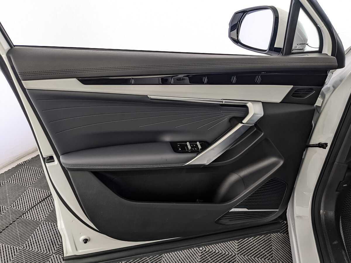 Geely Atlas 2024 года с пробегом. Фото: #13