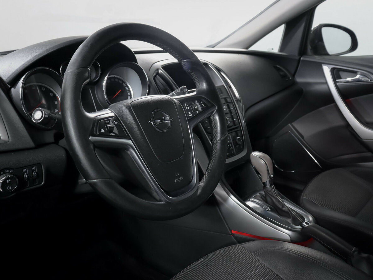 Opel Astra 2012 года с пробегом. Фото: #10