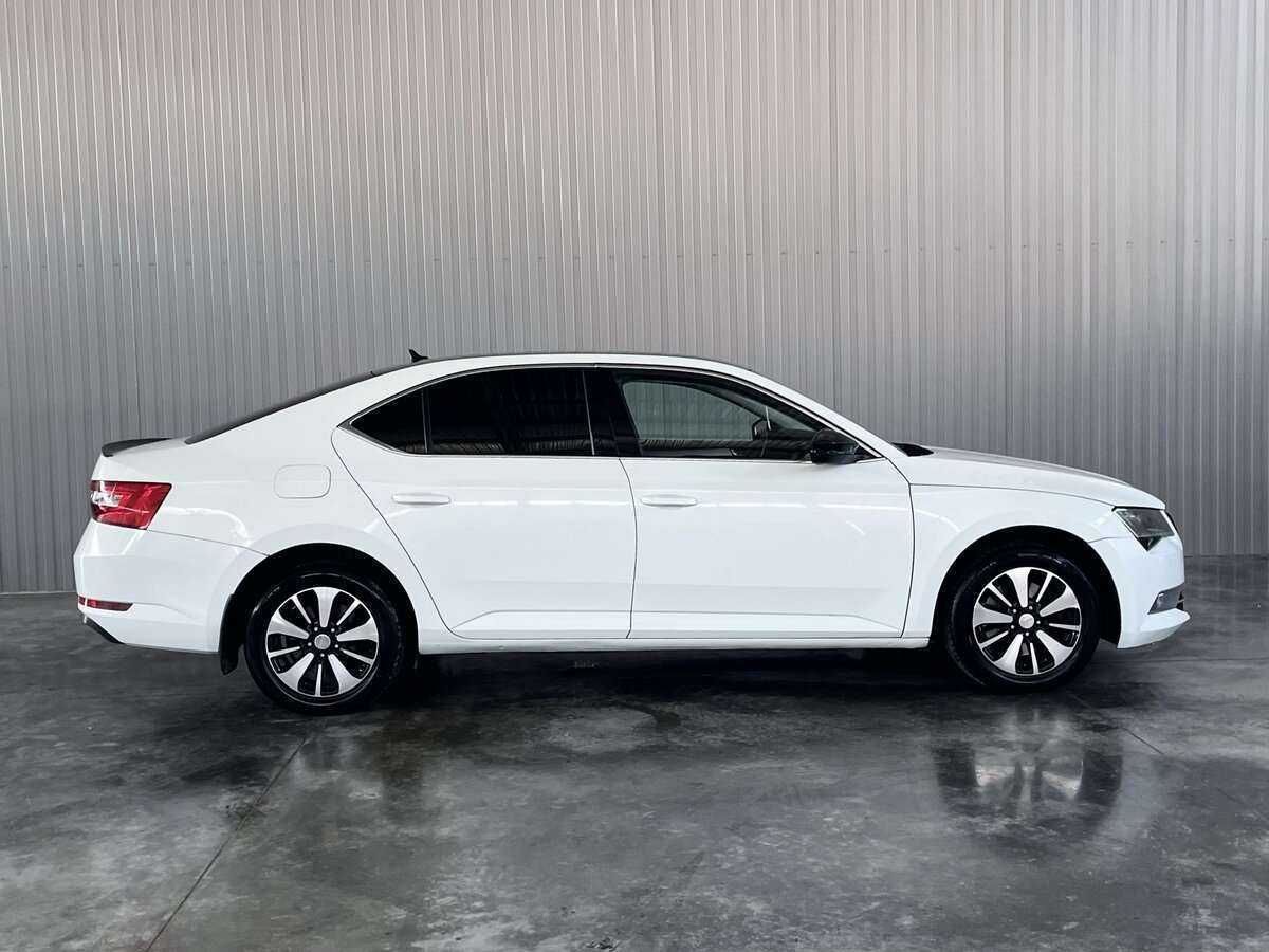Skoda Superb 2015 года с пробегом. Фото: #3