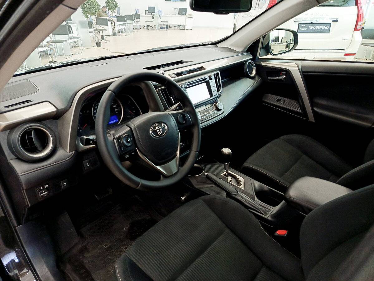 Toyota RAV4 2015 года с пробегом. Фото: #15