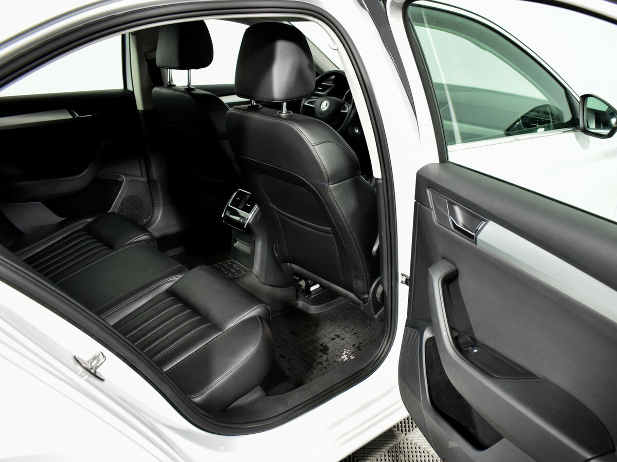 Skoda Superb 2018 года с пробегом. Фото: #9