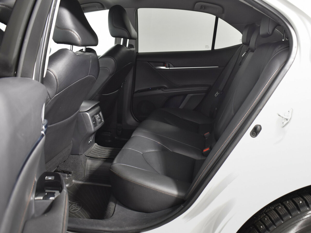 Toyota Camry 2020 года с пробегом. Фото: #9