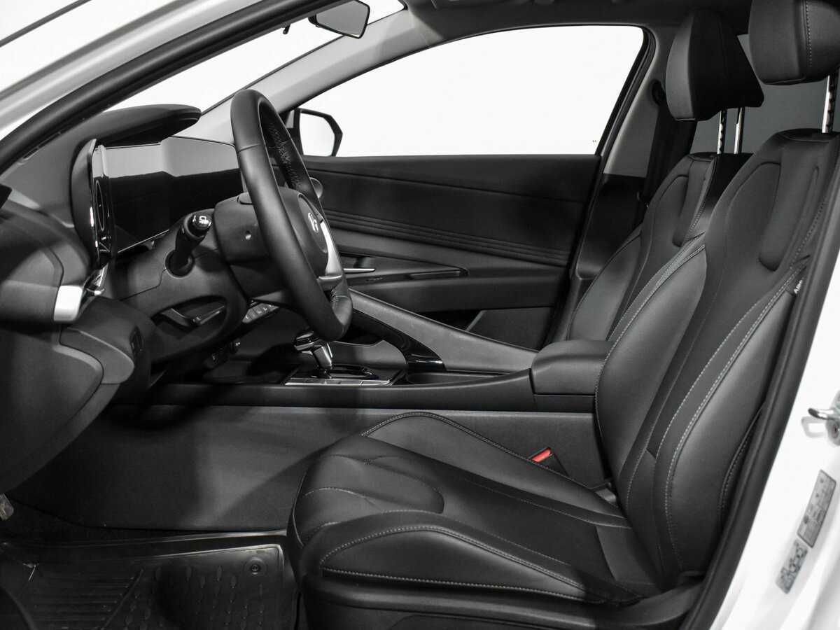 Hyundai Elantra 2023 года с пробегом. Фото: #11