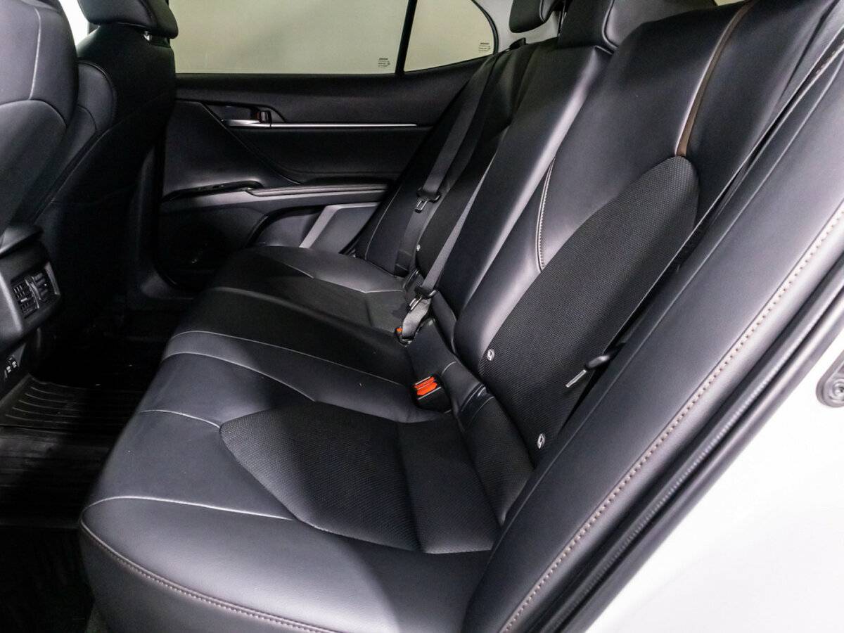 Toyota Camry 2019 года с пробегом. Фото: #9