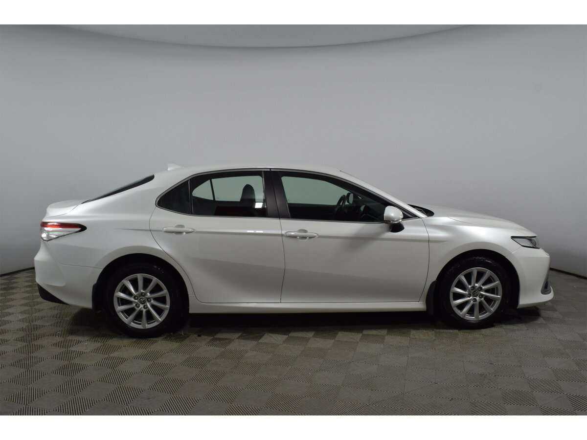 Toyota Camry 2021 года с пробегом. Фото: #3