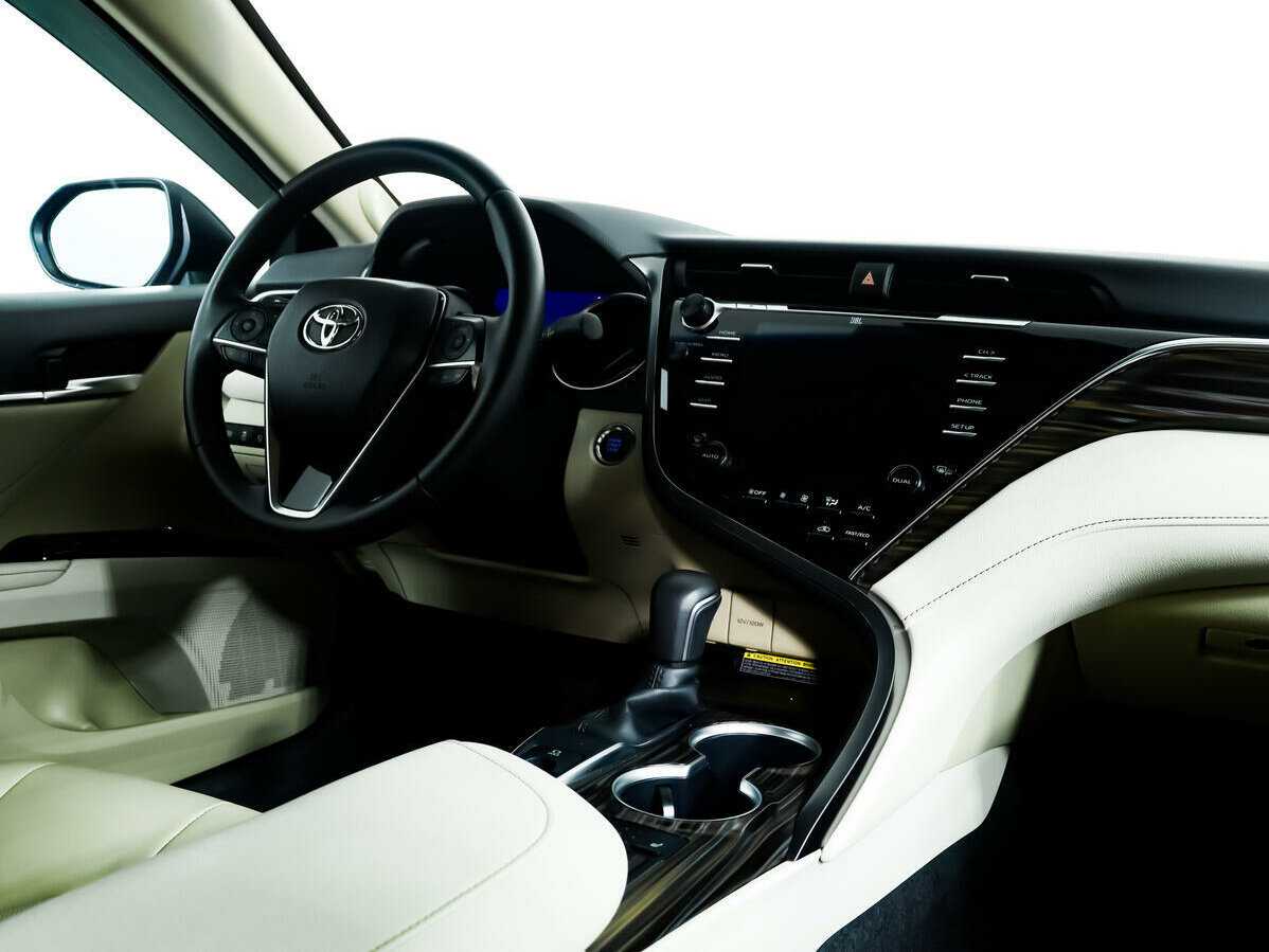 Toyota Camry 2020 года с пробегом. Фото: #8