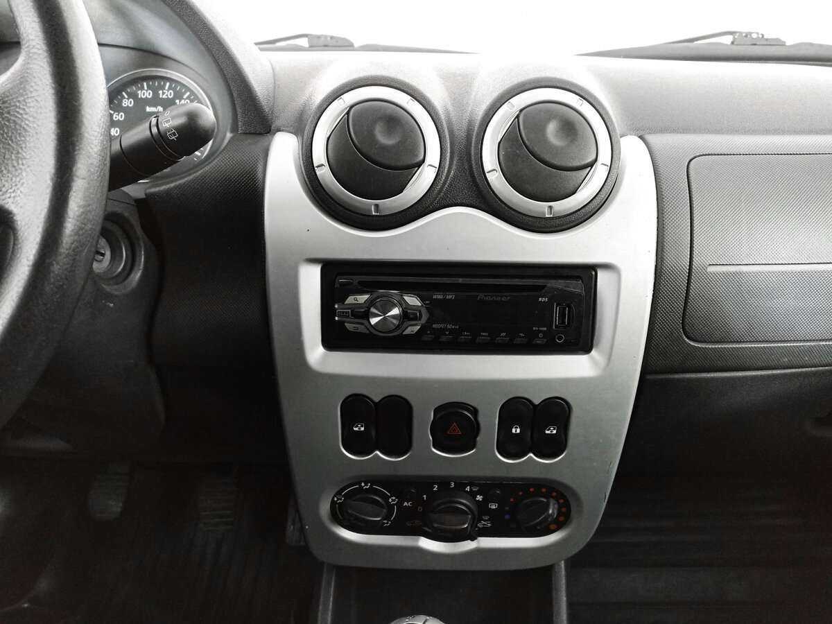 Renault Sandero 2012 года с пробегом. Фото: #12