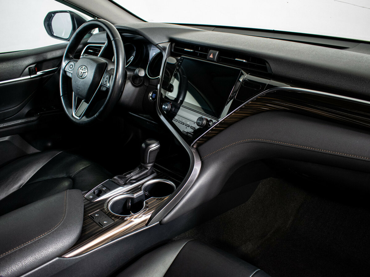 Toyota Camry 2020 года с пробегом. Фото: #7