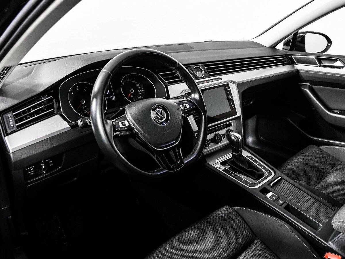 Volkswagen Passat 2018 года с пробегом. Фото: #12