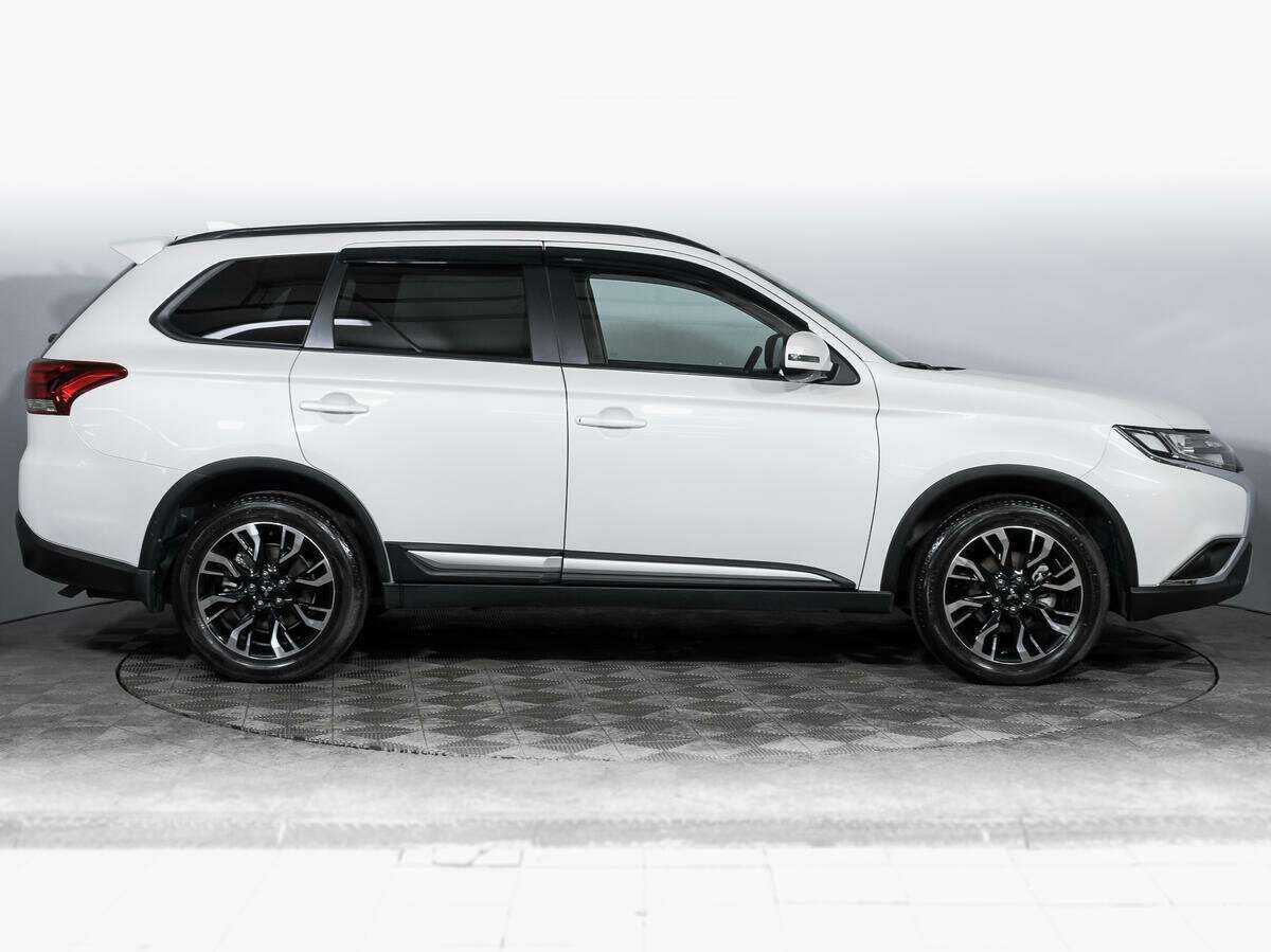 Mitsubishi Outlander 2021 года с пробегом. Фото: #3