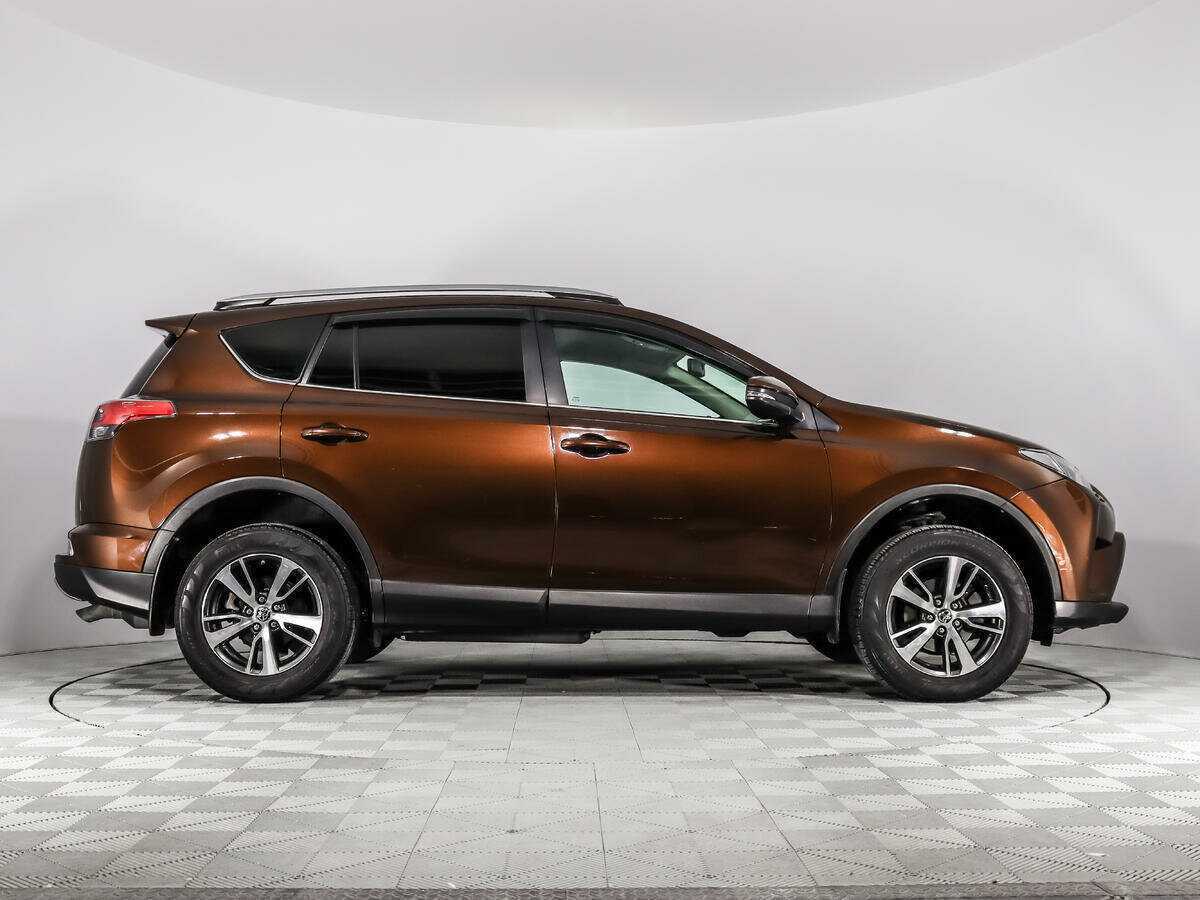 Toyota RAV4 2017 года с пробегом. Фото: #3