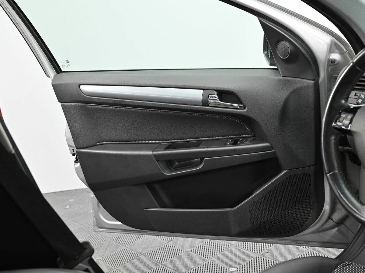 Opel Astra 2012 года с пробегом. Фото: #6