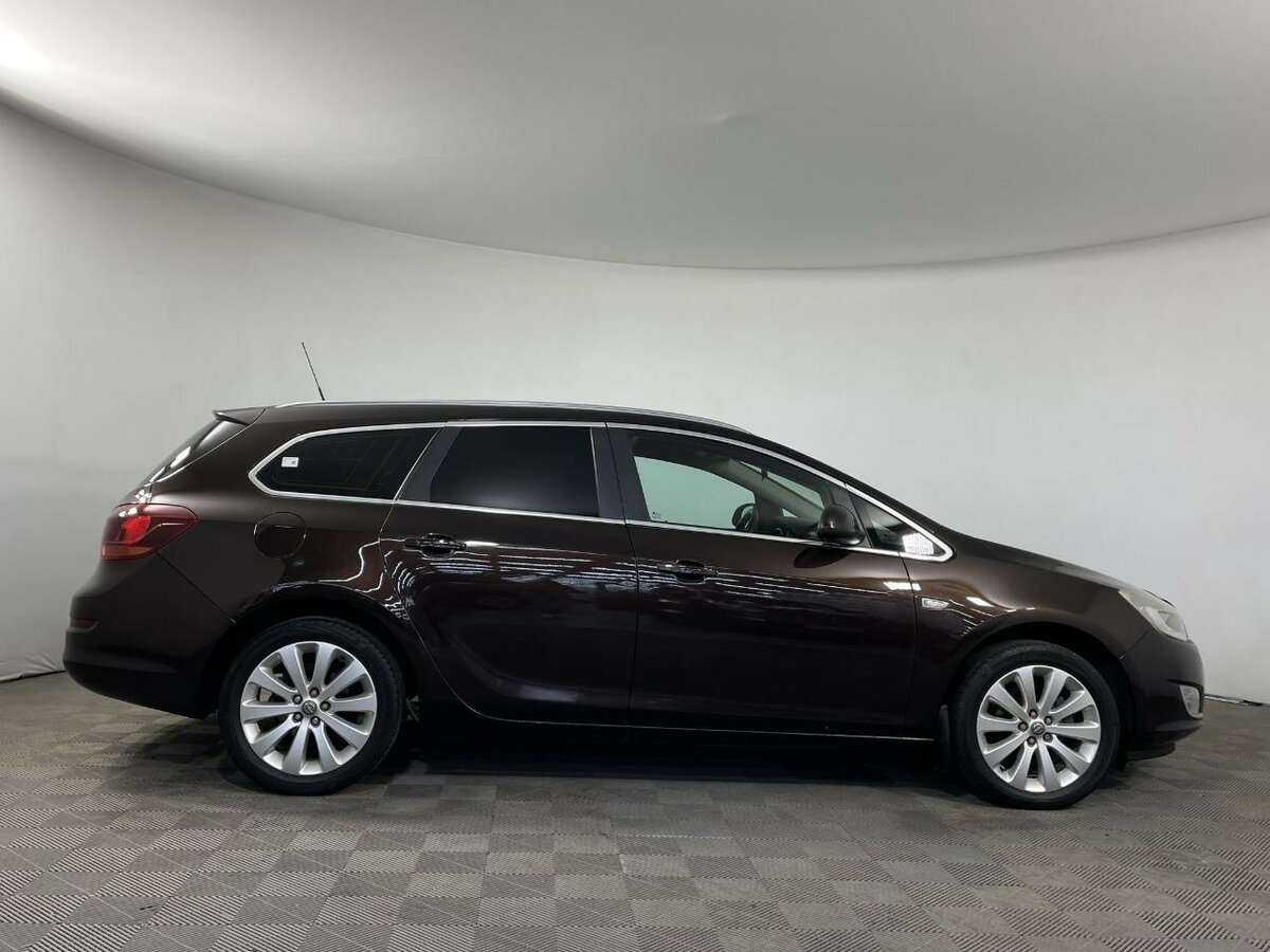 Opel Astra 2012 года с пробегом. Фото: #3