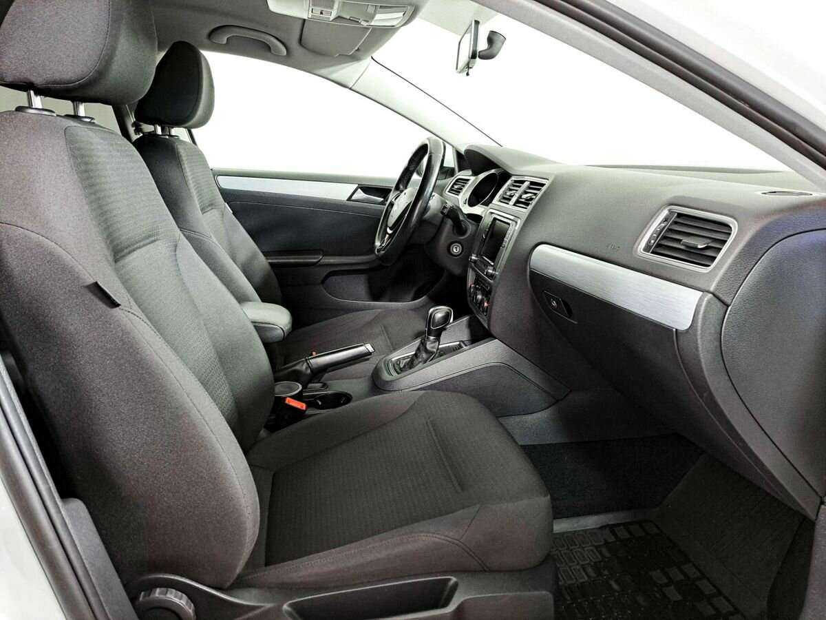 Volkswagen Jetta 2017 года с пробегом. Фото: #5