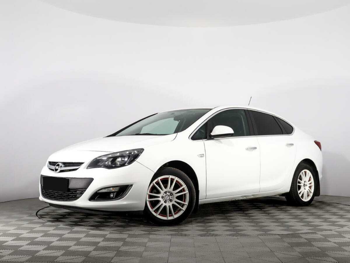 Opel Astra 2013 года с пробегом. Посмотреть фото