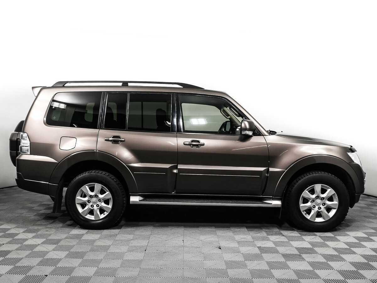 Mitsubishi Pajero 2015 года с пробегом. Фото: #3