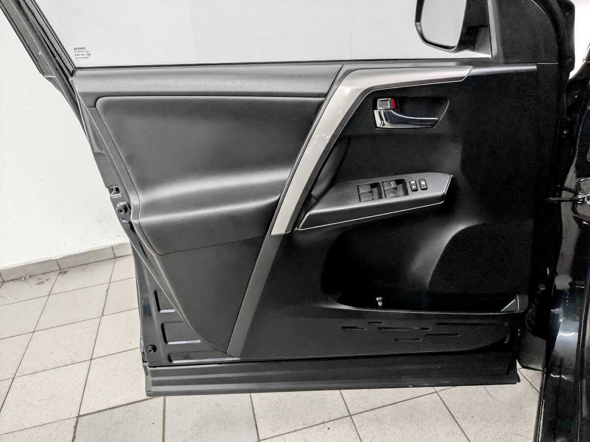 Toyota RAV4 2017 года с пробегом. Фото: #17