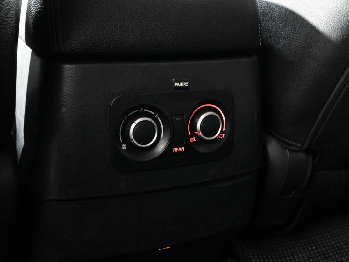 Mitsubishi Pajero 2014 года с пробегом. Фото: #17