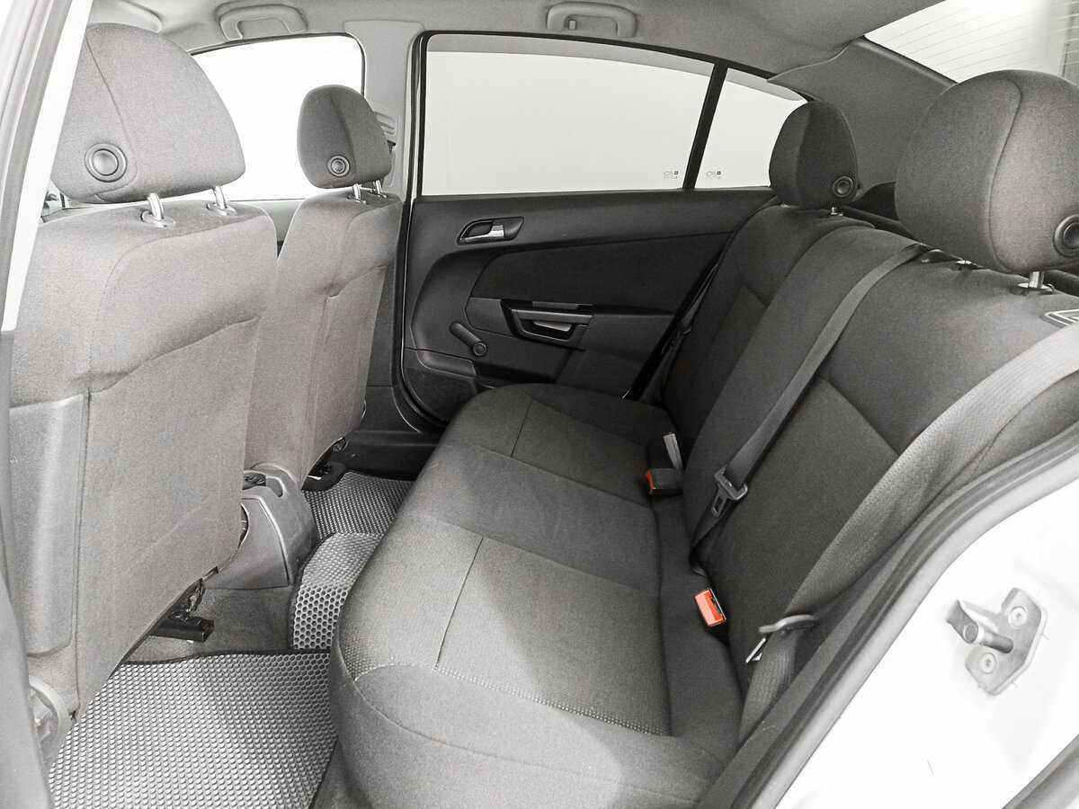 Opel Astra 2013 года с пробегом. Фото: #9