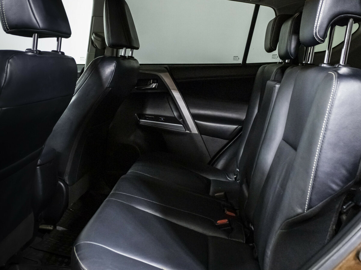 Toyota RAV4 2017 года с пробегом. Фото: #10