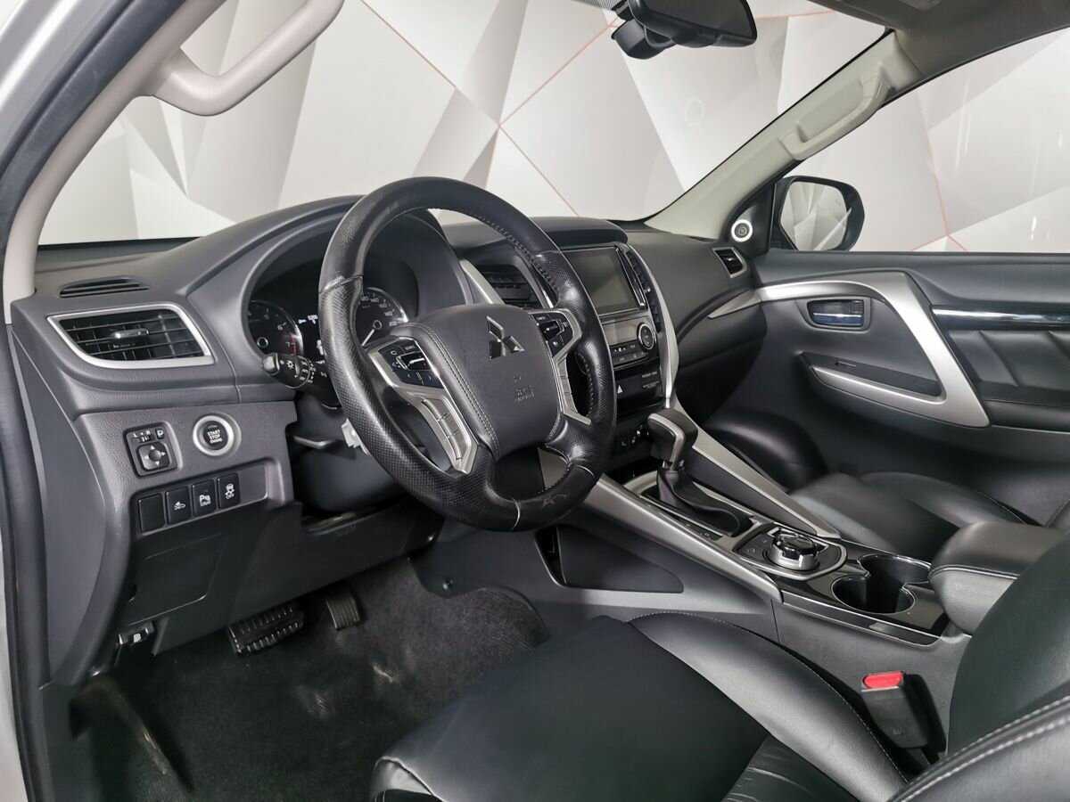 Mitsubishi Pajero Sport 2017 года с пробегом. Фото: #13