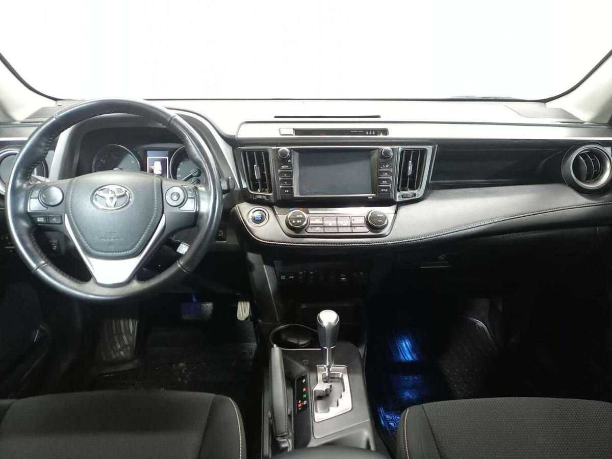 Toyota RAV4 2018 года с пробегом. Фото: #8