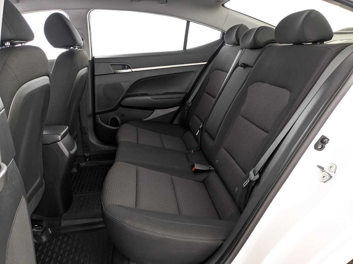 Hyundai Elantra 2019 года с пробегом. Фото: #15
