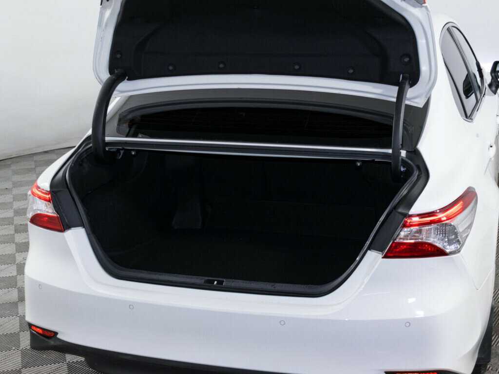 Toyota Camry 2021 года с пробегом. Фото: #5