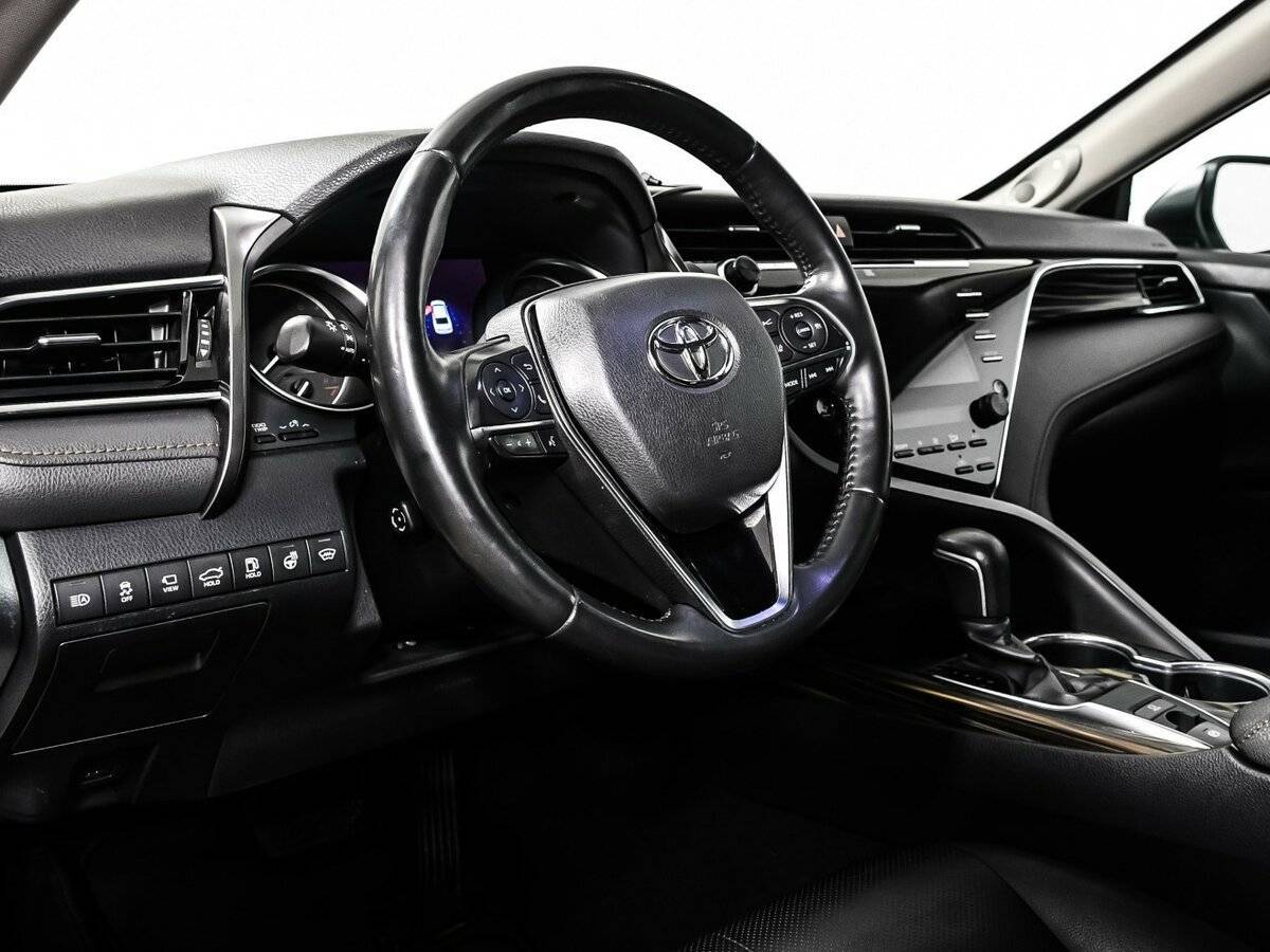 Toyota Camry 2019 года с пробегом. Фото: #11