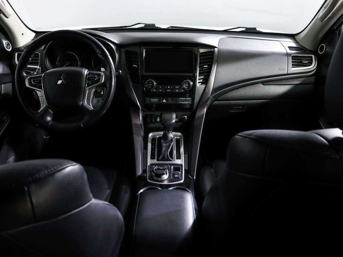 Mitsubishi Pajero Sport 2018 года с пробегом. Фото: #9