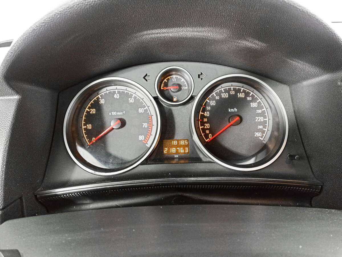 Opel Astra 2013 года с пробегом. Фото: #10