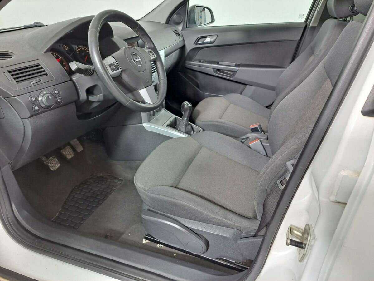Opel Astra 2012 года с пробегом. Фото: #13