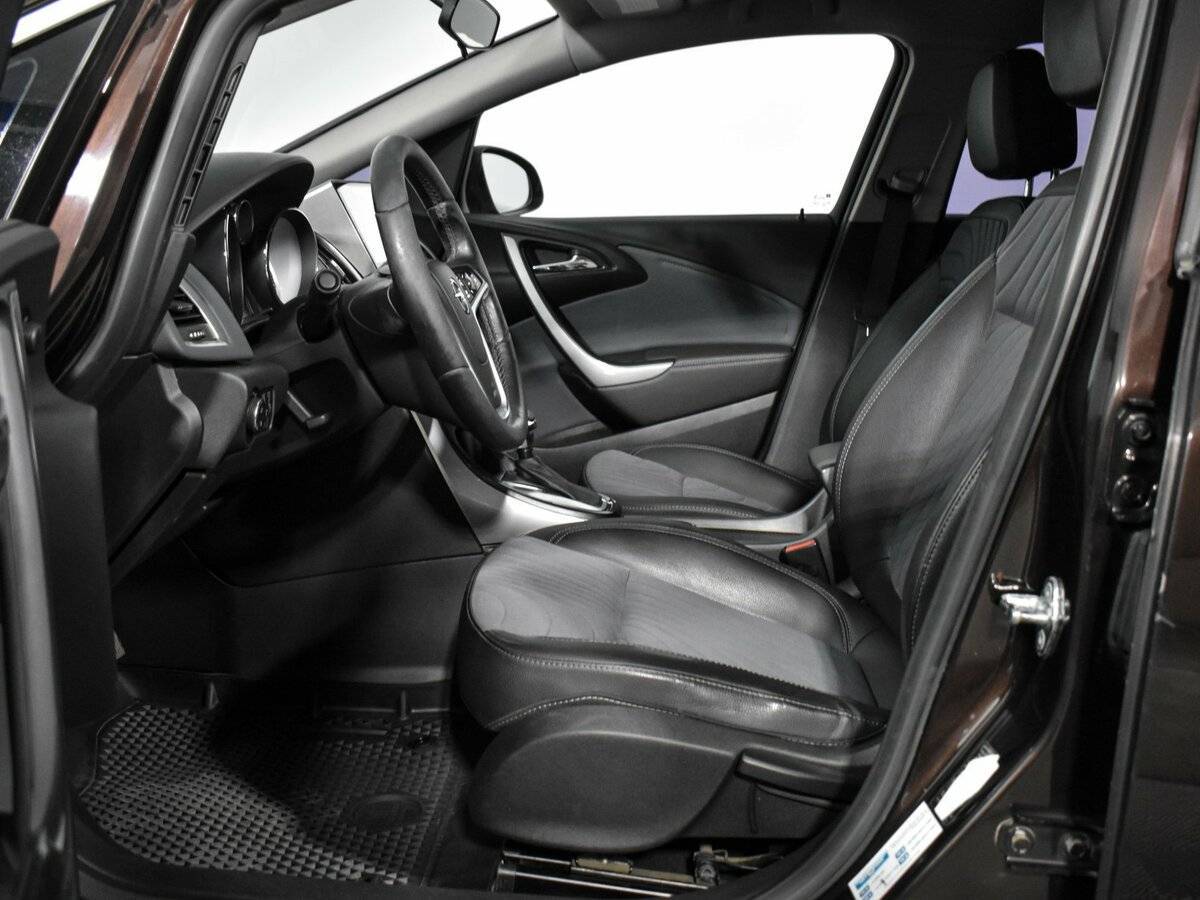 Opel Astra 2013 года с пробегом. Фото: #9