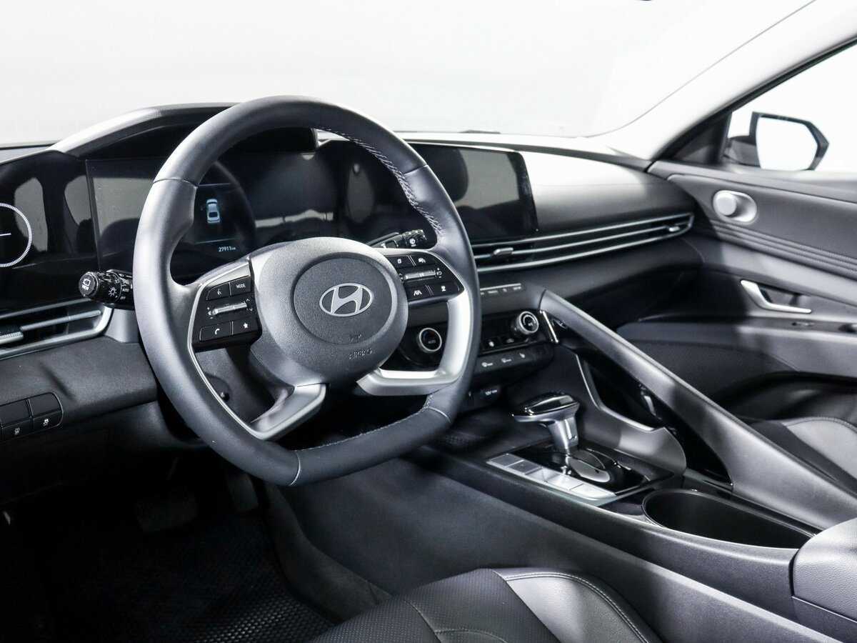 Hyundai Elantra 2023 года с пробегом. Фото: #13