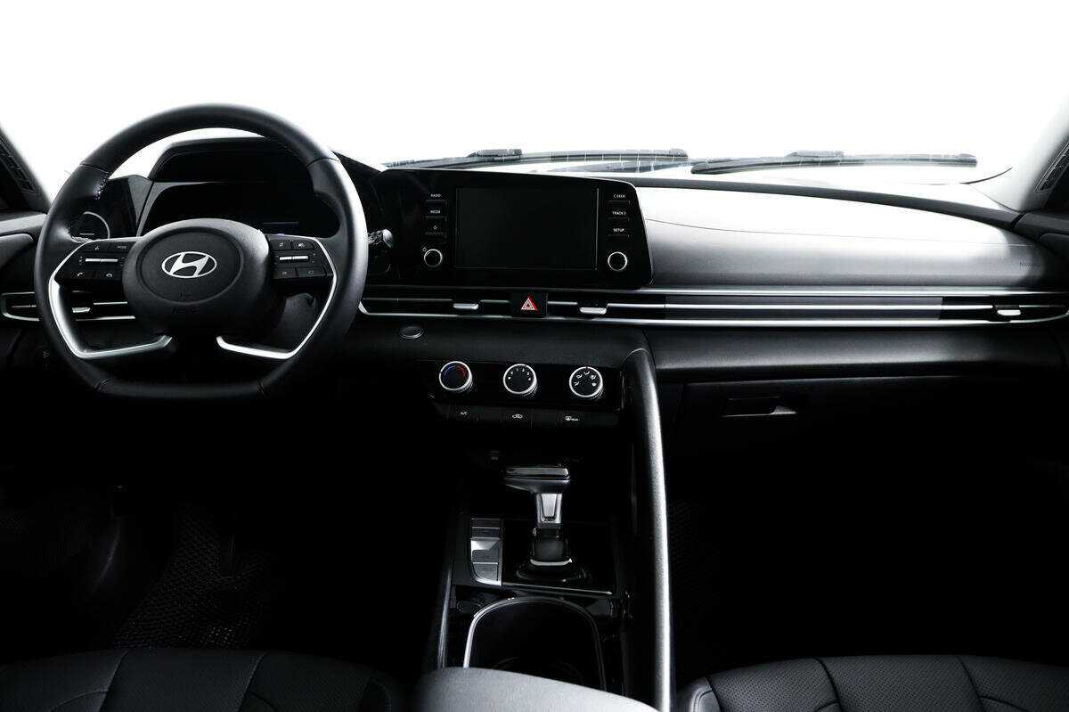 Hyundai Elantra 2023 года с пробегом. Фото: #10