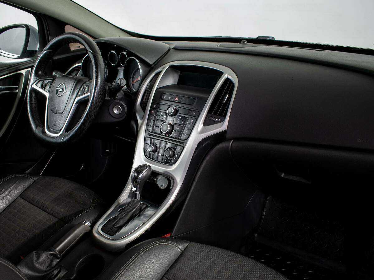 Opel Astra 2012 года с пробегом. Фото: #8