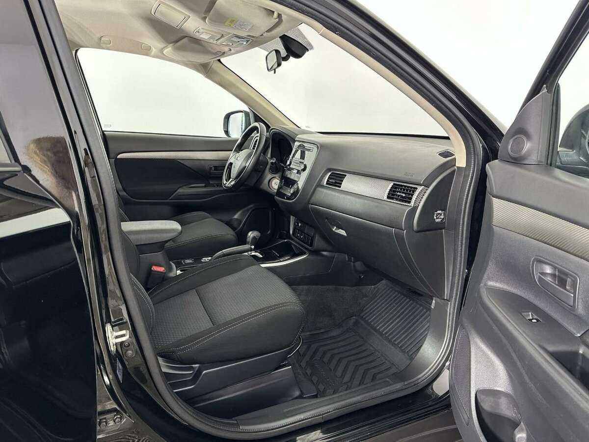 Mitsubishi Outlander 2017 года с пробегом. Фото: #13