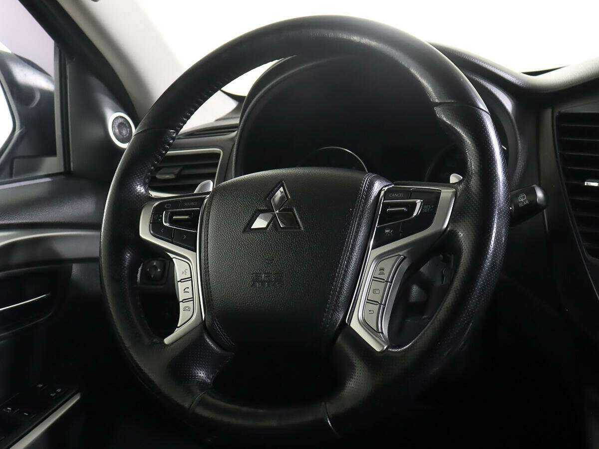 Mitsubishi Pajero Sport 2017 года с пробегом. Фото: #13