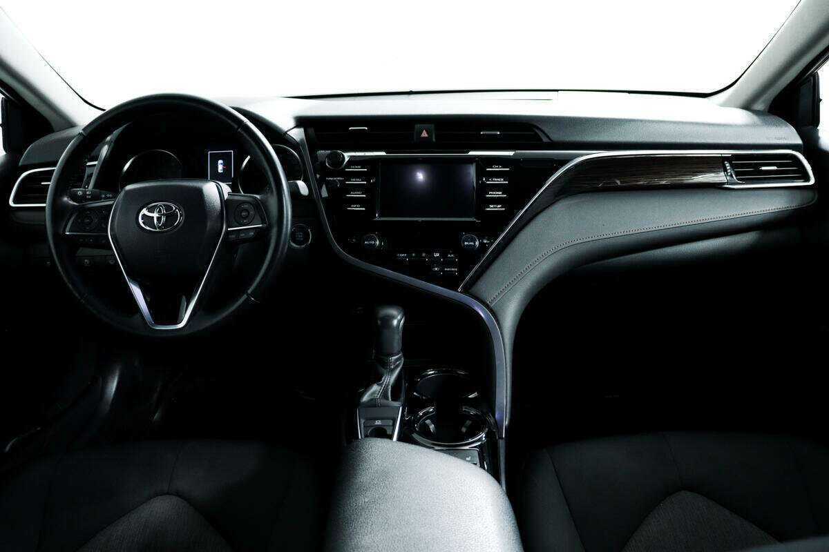 Toyota Camry 2019 года с пробегом. Фото: #9