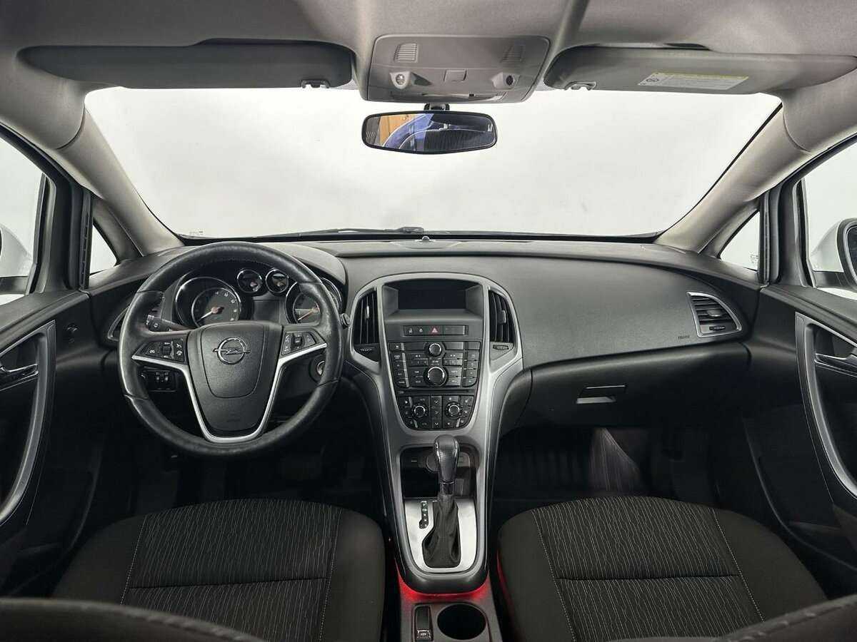 Opel Astra 2013 года с пробегом. Фото: #4