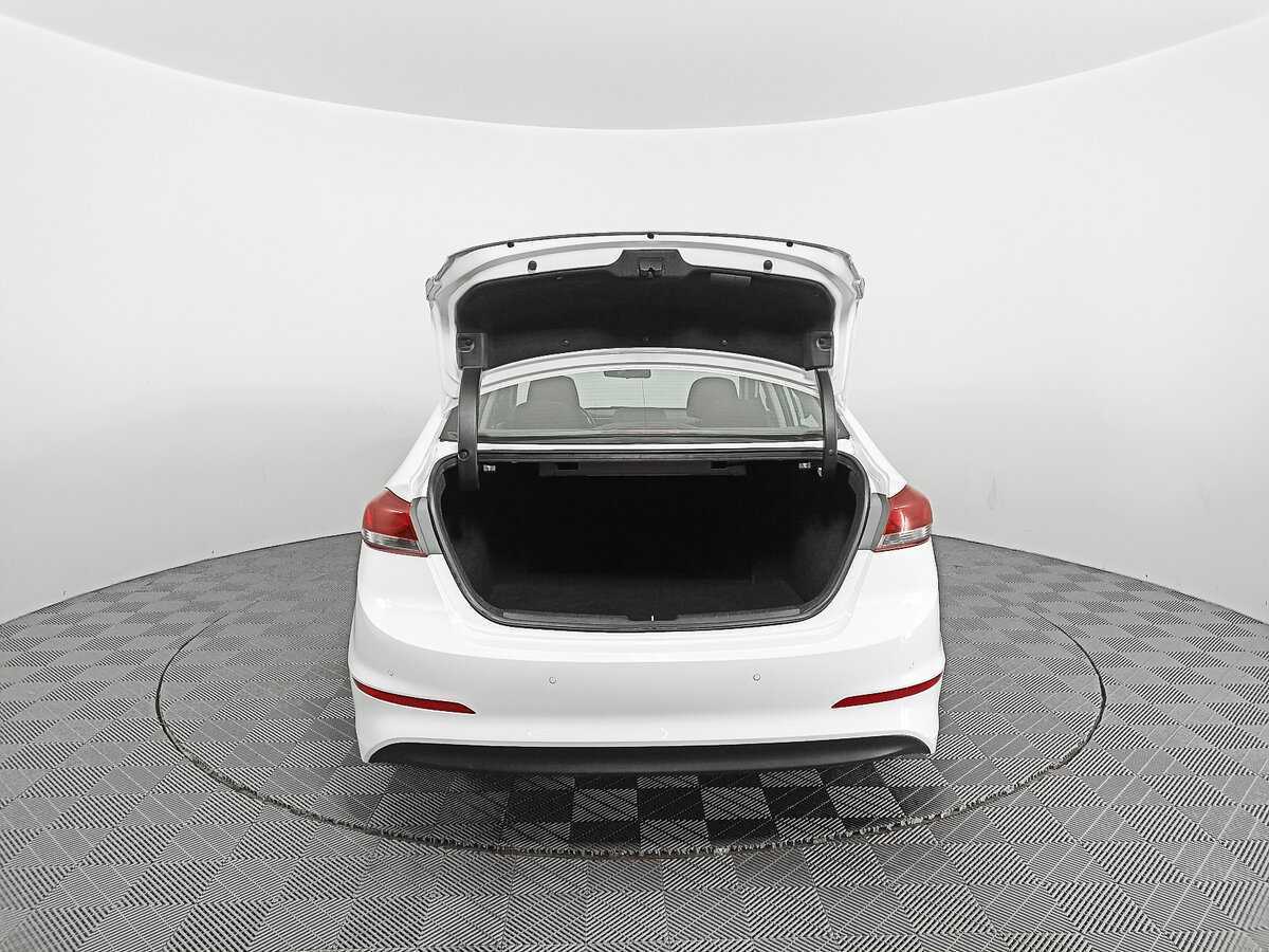 Hyundai Elantra 2017 года с пробегом. Фото: #9