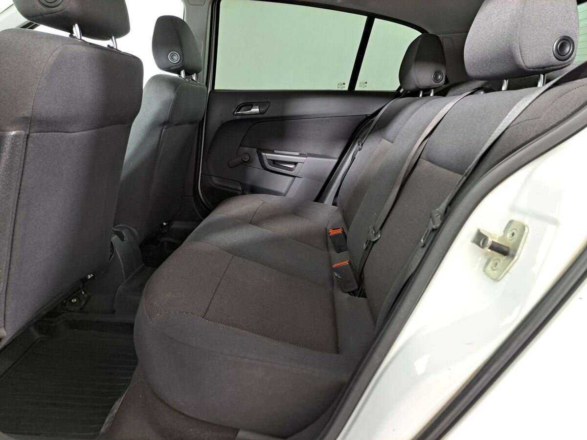 Opel Astra 2012 года с пробегом. Фото: #9