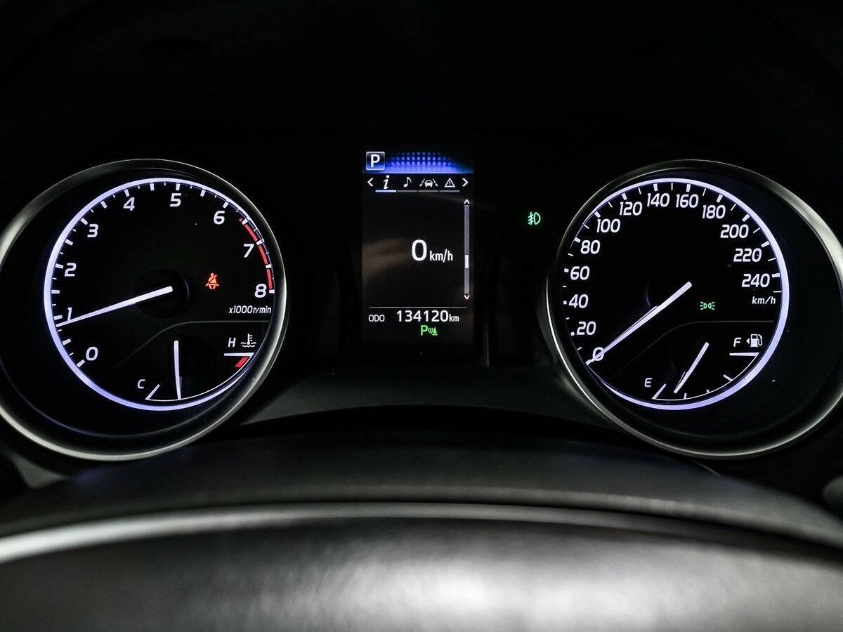 Toyota Camry 2019 года с пробегом. Фото: #9