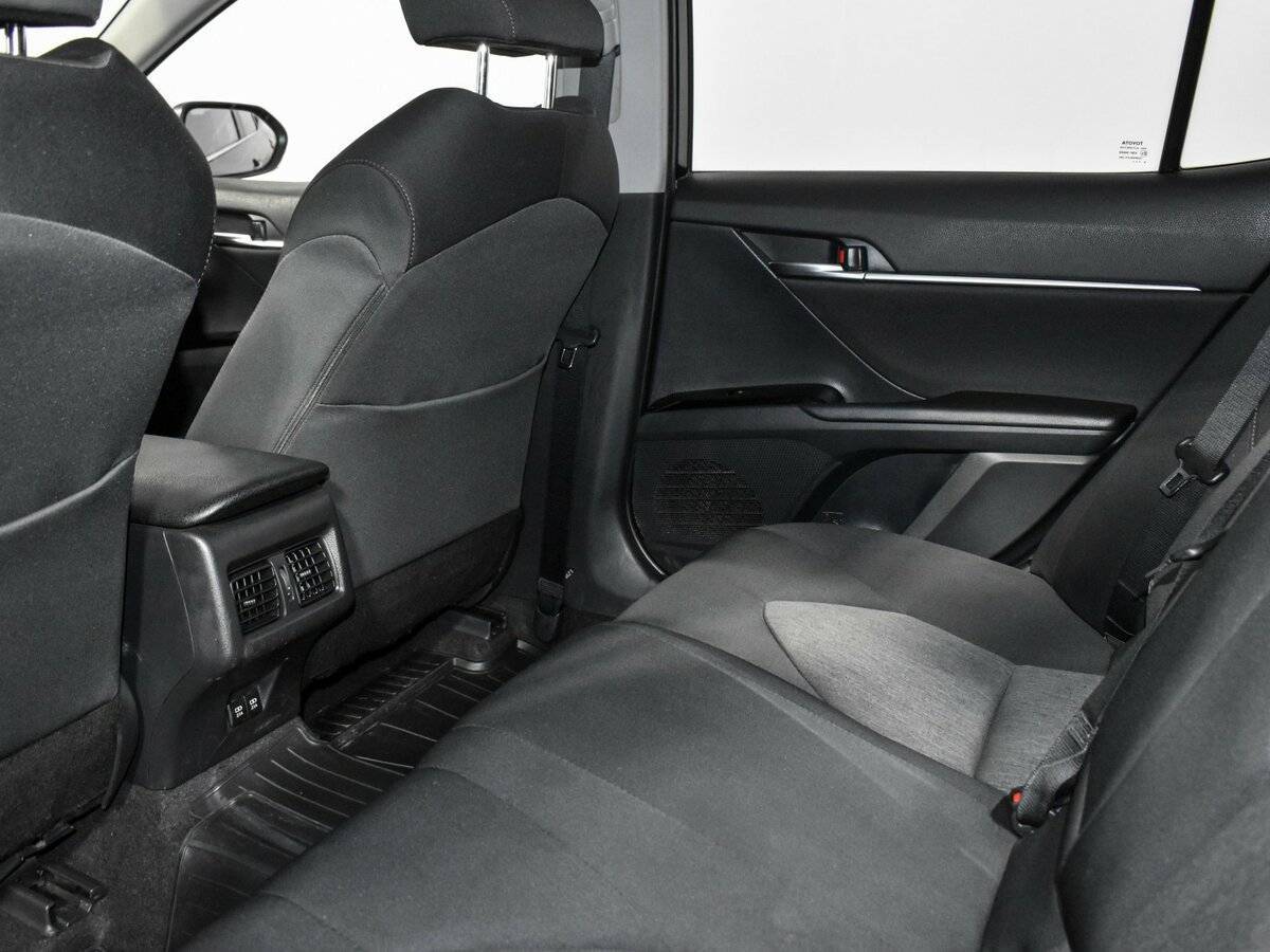 Toyota Camry 2019 года с пробегом. Фото: #9